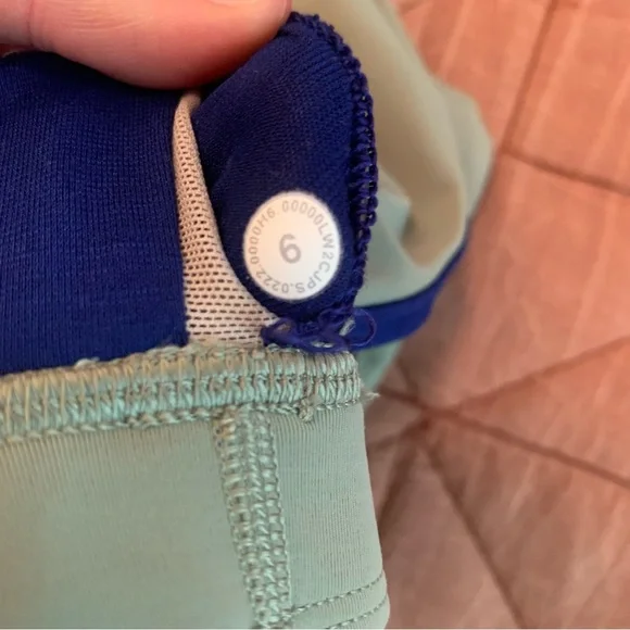 Lululemon Athletica Sage Green High Neck Sports Bra size 6 - Picture 3 of 3